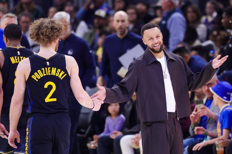 曝库里预计对阵火箭复出 因膝伤已缺席超两个月