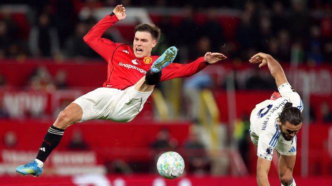 比乌加特还烂！曼联两大废柴拖垮球队，卡里克再不清醒就晚了